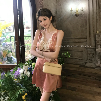 FAY【玫瑰私语】优雅性感收腰显瘦蕾丝小裙摆V领无袖连衣裙