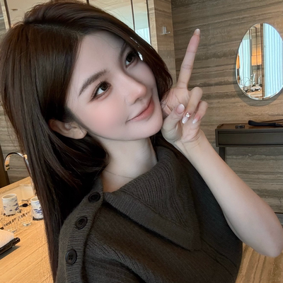 FAY【墨色斜裁】韩系设计感套头翻领纽扣漏肩针织无袖上衣