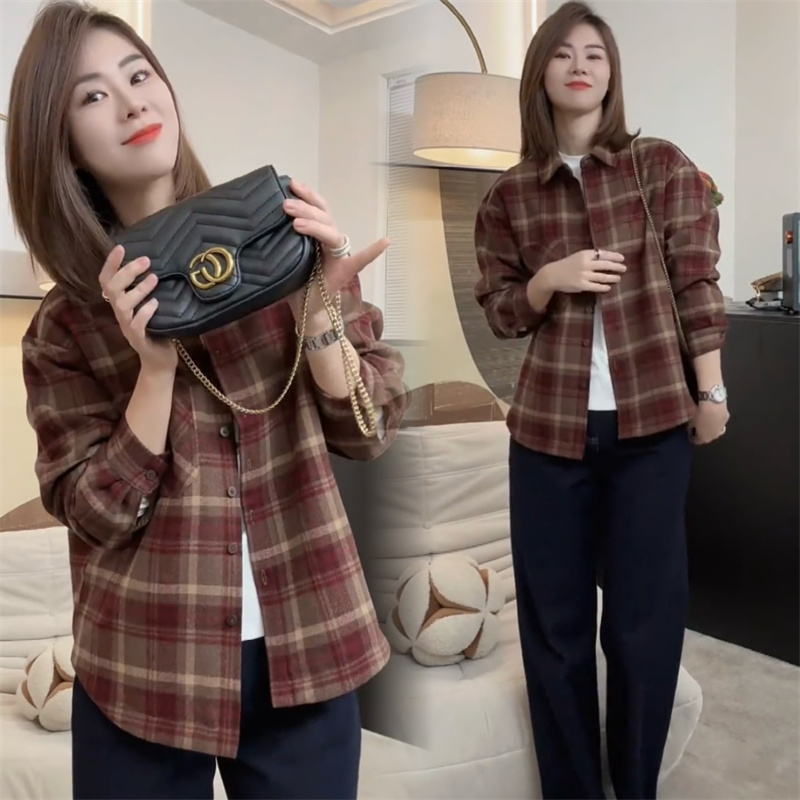 复古翻领磨毛格子长袖衬衫