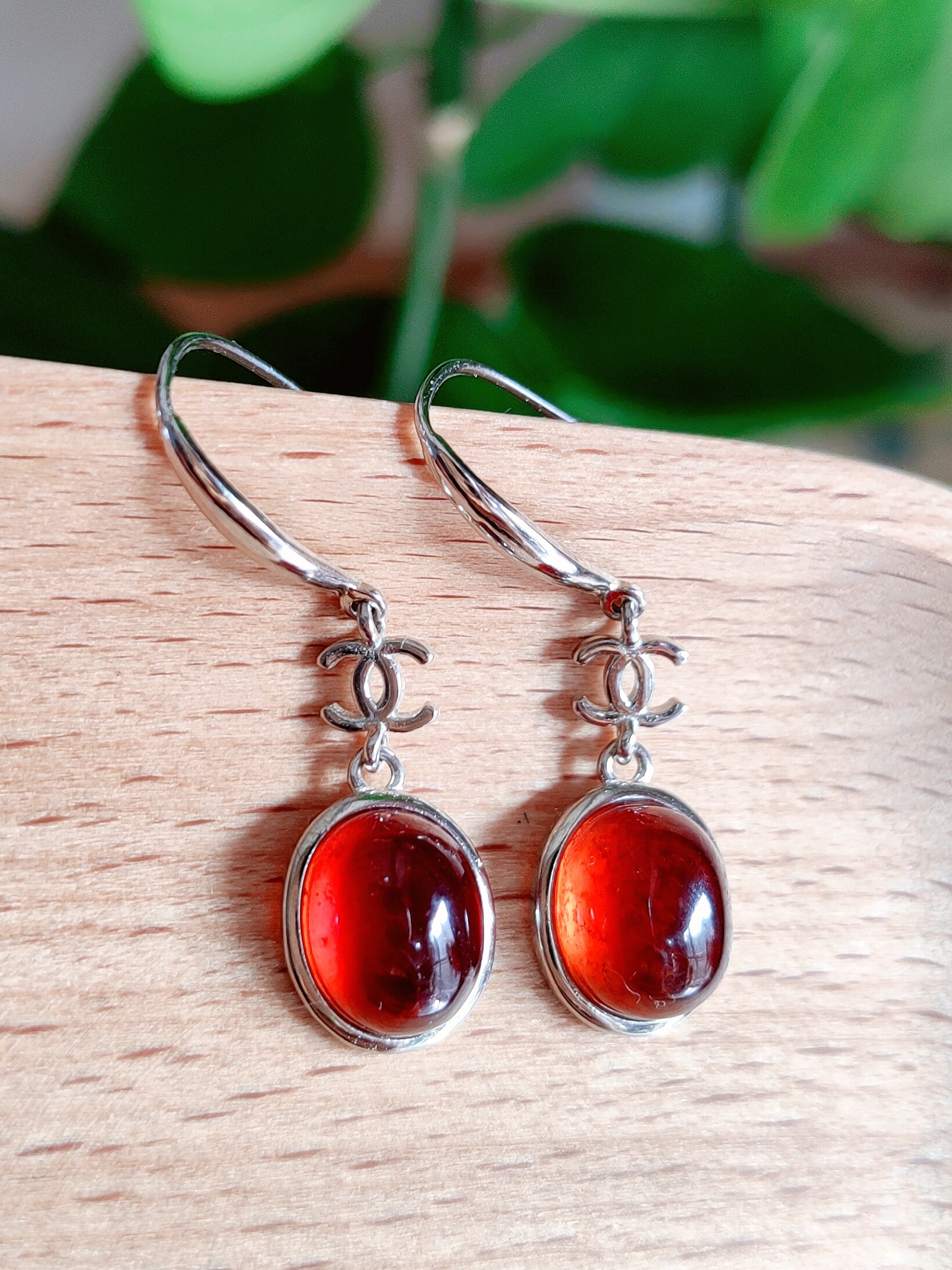 천연 와인 레드 가닛 귀걸이 라이트 럭셔리 심플 하이 엔드 디자인 귀걸이 작은 향기 스타일 복고풍 레드 쥬얼리 귀걸이