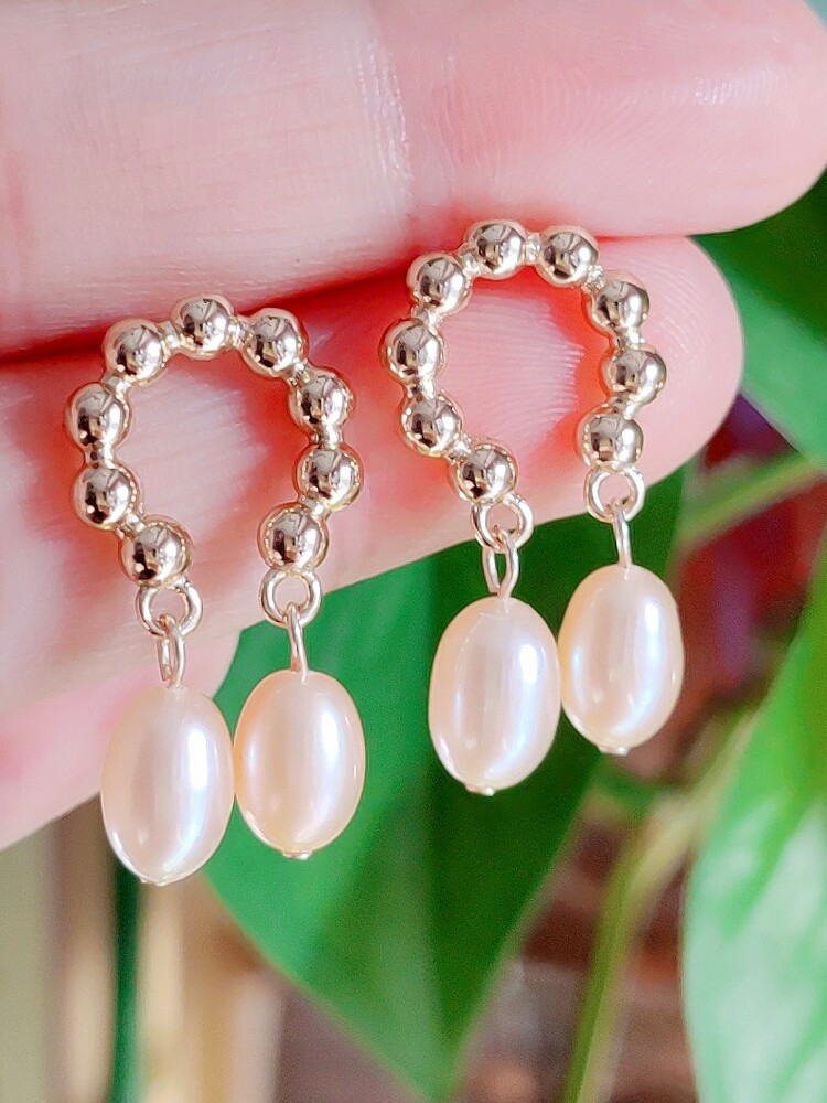 프랑스의 우아한 천연 담수 진주 귀걸이 복고풍 정교하고 고급스러운 디자인 가벼운 럭셔리 귀걸이 여성용  귀걸이