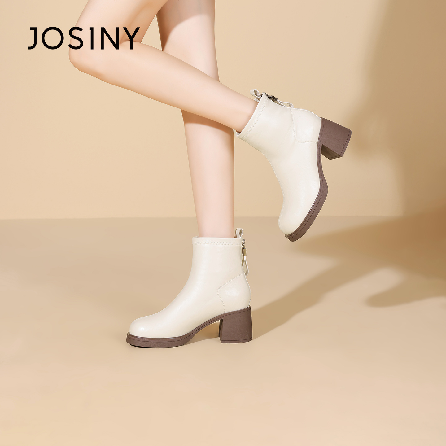 卓诗尼白色粗跟显瘦通勤短靴女