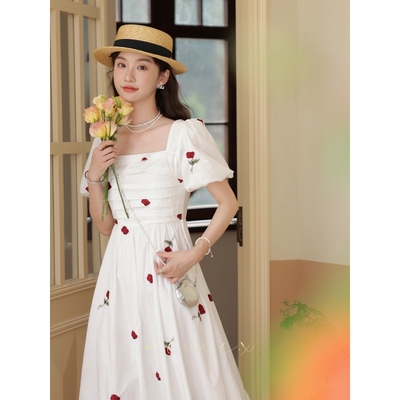 白色碎花连衣裙子女春秋2024新款