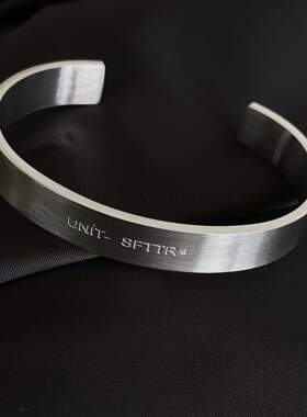 TE线上商铺 SFTTR 钛钢金属拉丝手环 工业风开口式情侣男女款手镯