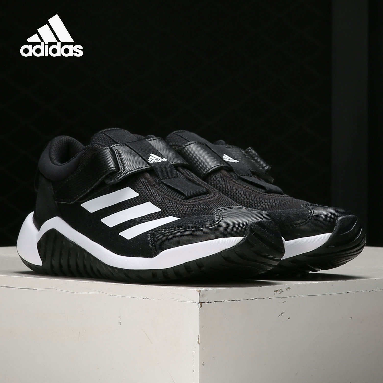 阿迪达斯大童休闲运动鞋