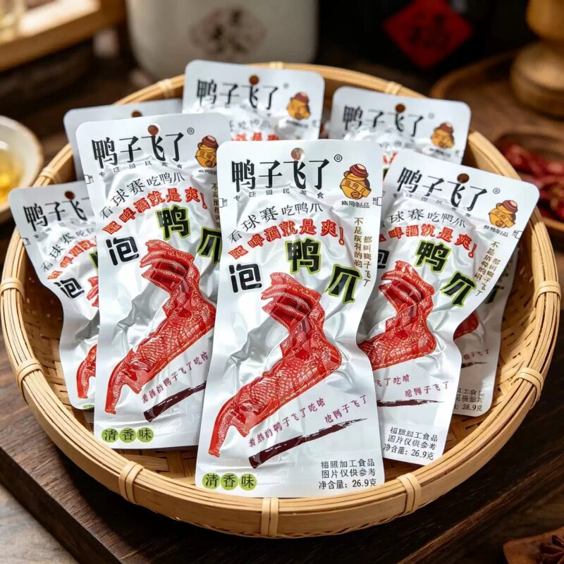 鸭子飞了鸭爪清新味啤酒版酸爽够辣开袋即食宿舍宵夜追剧必备零食