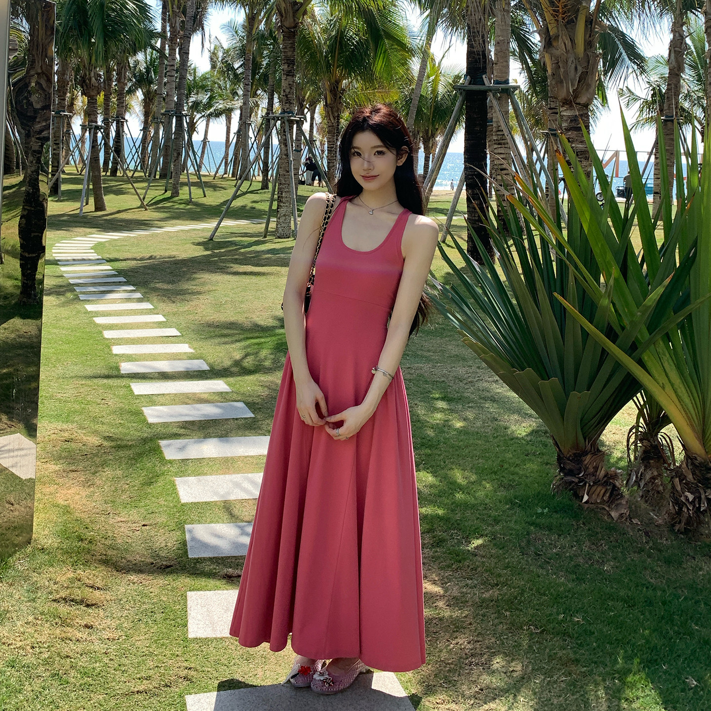 alex stevens卡戴珊连衣裙女春夏季显瘦气质露腰吊带背心长裙性感