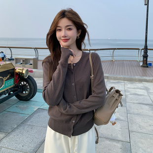 alex stevens慵懒圆领羊毛针织开衫小外套女春季软糯纽扣毛衣上衣