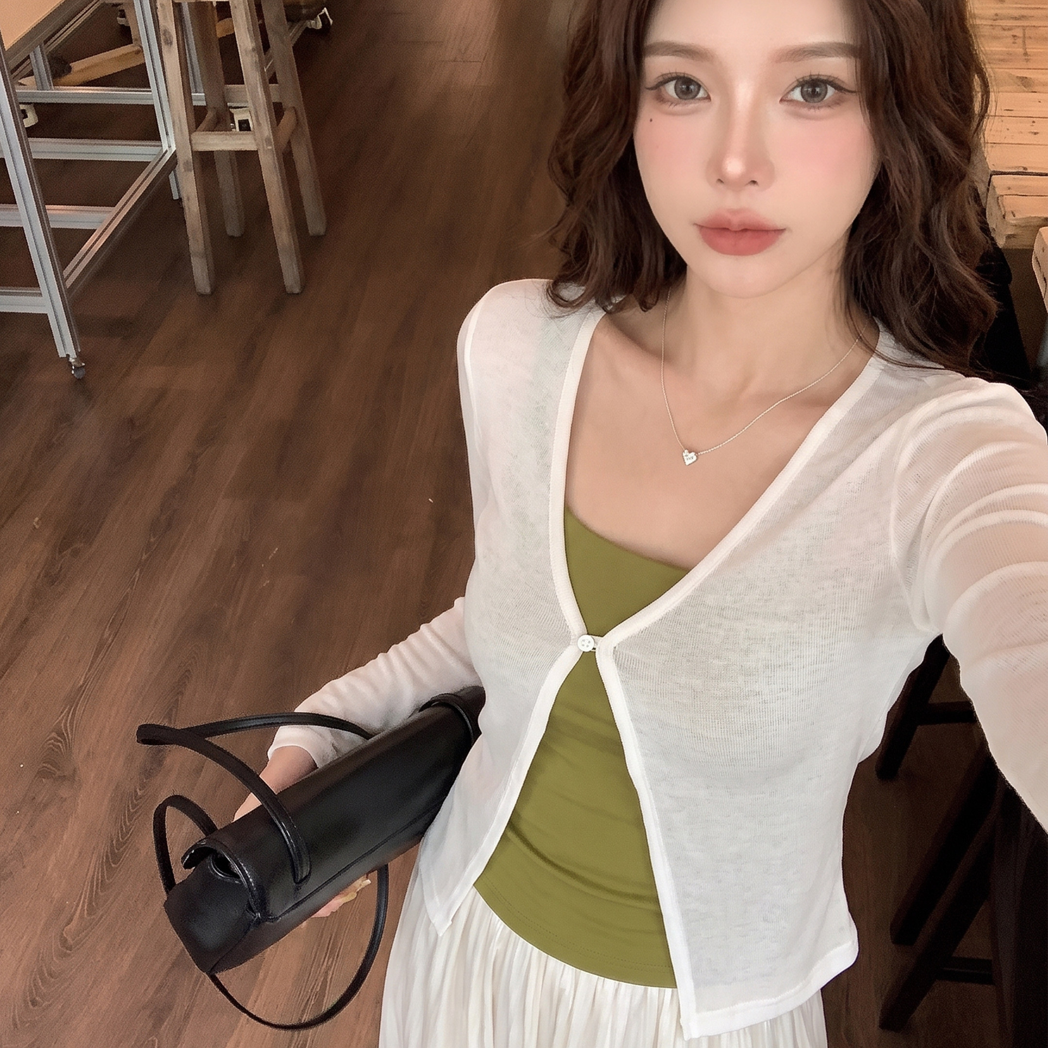7/26 晚20点 极简风修身针织开衫女短外套V领纽扣小众简约上衣