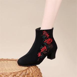 国风刺绣绒面现代舞蹈鞋女软底秋冬加绒高跟妈妈短靴带跟跳舞鞋子