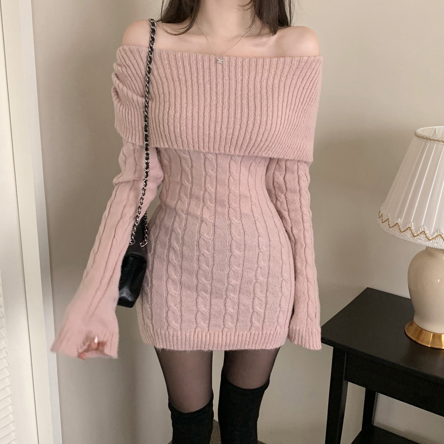 WEEKEEP 甜美少女纯色一字肩长袖麻花毛织连衣裙修身收腰包臀短裙