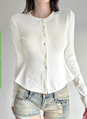WEEKEEP 纯欲风白色收腰鱼尾摆排扣开衫女百搭修身圆领针织上衣