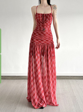 WEEKEEP 复古辣妹红色格纹褶皱收腰挂脖连衣裙小众露背飘逸长裙