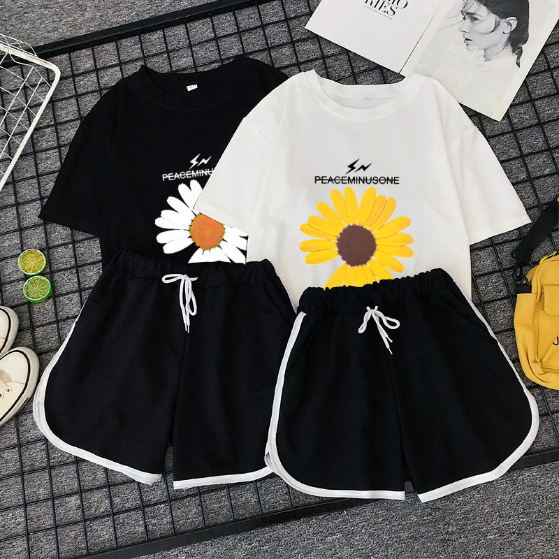 ins超a小雛菊短袖運動套裝女夏網紅寬松跑步時尚學生休閑兩件套潮在類目 女裝/女士精品, 套裝/學生校服/工作制服, 休閒運動套裝中 - 來自Buy2taobao.com提供專業的淘寶代購服務