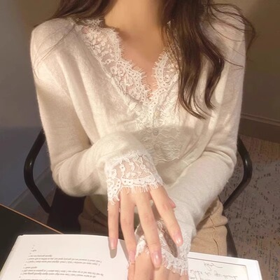 白色蕾丝打底衫女秋冬高级感洋气内搭小个子v领针织衫上衣毛衣