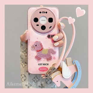 适用华为mate80promax手机壳马年新款 40皮质防摔女 红色烟花马上发财刺绣小马Mate7060pro木马吊坠手绳mate50