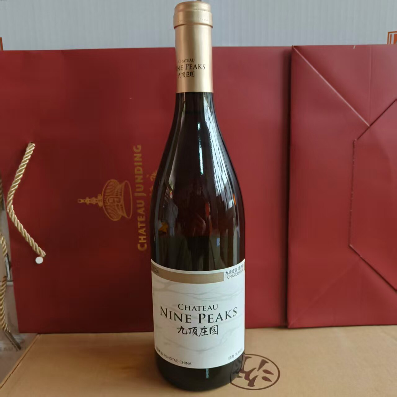 山东青岛莱西国货精品九顶庄园霞多丽干白葡萄酒