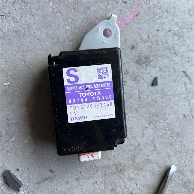 凯美瑞RAV4雅力士汉兰达卡罗拉车门锁遥控钥匙接收盒中控锁信号盒