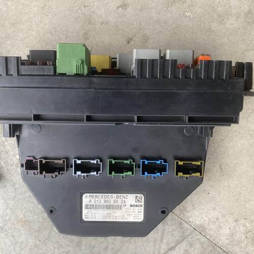 奔驰CE级W204车身电脑C200C260后SAM模块W212E260LE300保险丝盒座