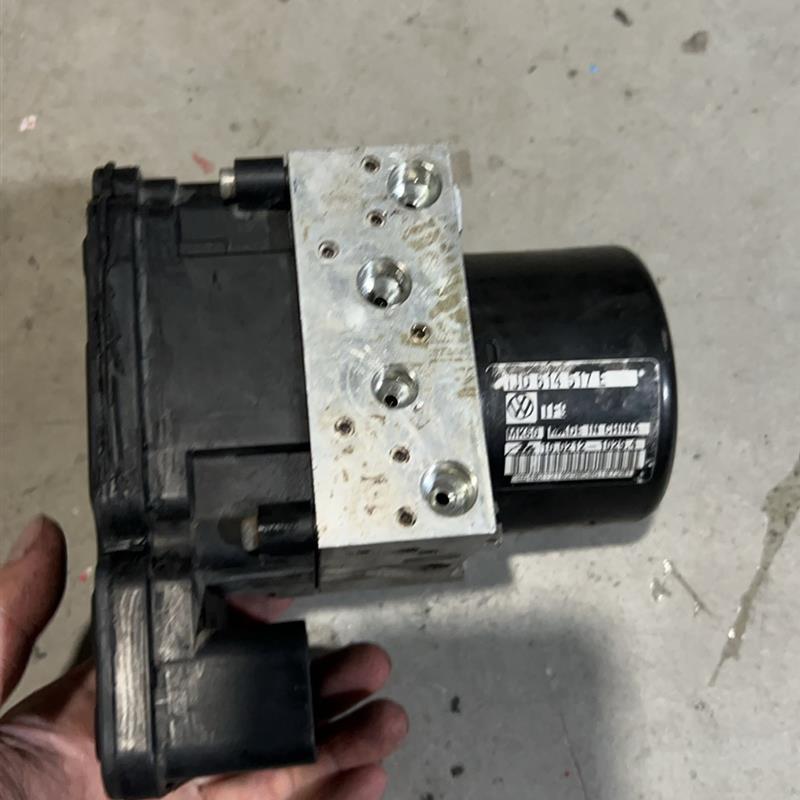 适用大众朗行朗逸速腾宝来昊锐桑塔纳志俊高尔夫6帕萨特ABS泵总成