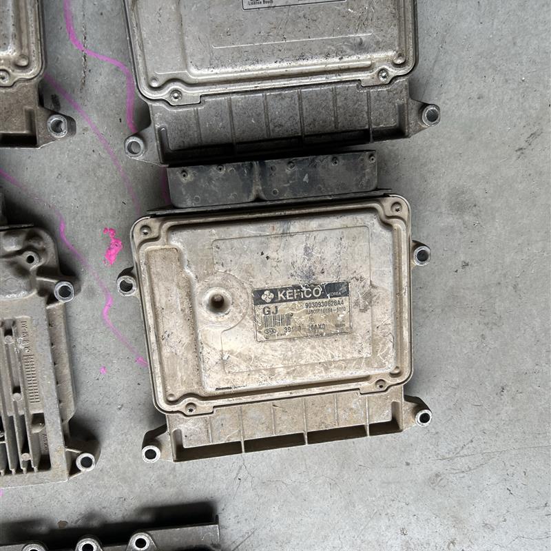 起亚锐欧现代雅绅特发动机电脑板 39101 39132 39100-26AX0/26AX2