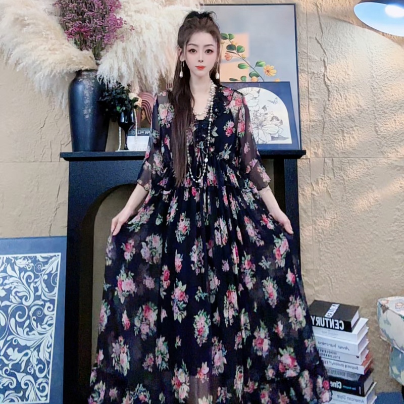 2025年夏季新款收腰显瘦印花真丝连衣裙女蕾丝花边拼接桑蚕丝长裙