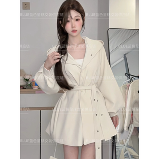 早春2026新款今年流行爆款风衣外套女小个子连帽灯笼袖系带风衣裙