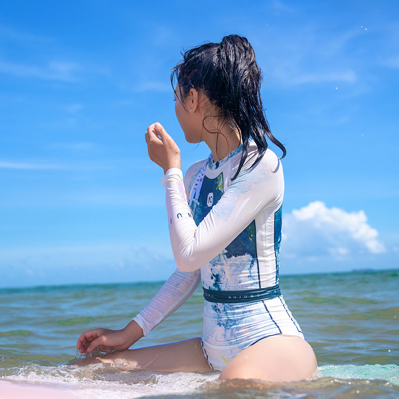 NuJune 连体泳衣女防晒保守长袖冲浪服高级感游泳衣三角显瘦性感