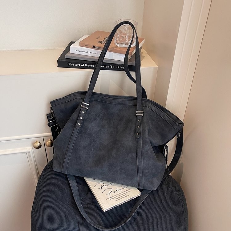 新款大容量美式学院简约通勤复古软皮托特包大学生柳钉单肩斜挎包,箱包皮具/热销女包/男包,托特包,淘宝优惠券,粉丝福利购,淘宝优惠卷