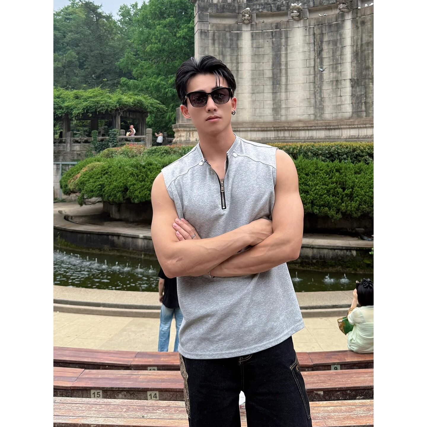 灰色铆钉半拉链设计背心男25年夏季潮流百搭休闲运动无袖坎肩T恤