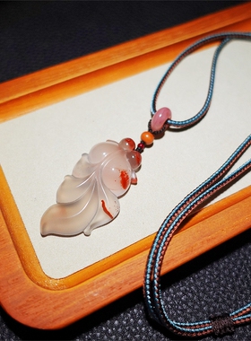 手工雕刻天然南红玛瑙吊坠项链