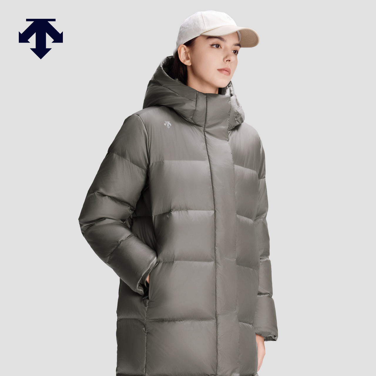 DESCENTE迪桑特WOMEN’S SKI STYLE系列防风袖女士连帽长款羽绒服