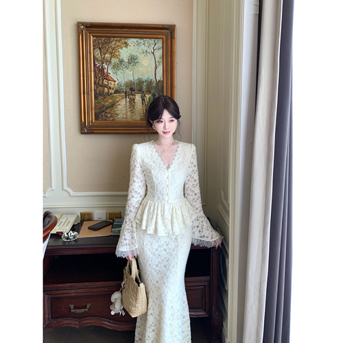 法式复古蕾丝V领显瘦鱼尾裙套装