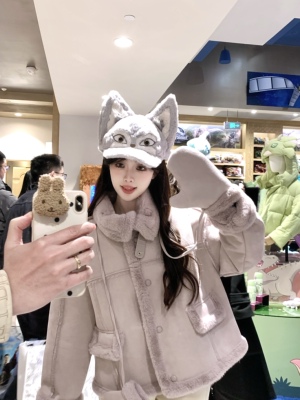 翻领甜美宽松皮毛一体保暖外套