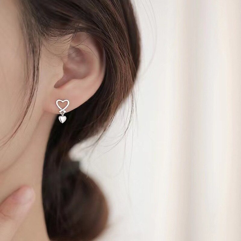 s925纯银桃心耳钉女短款耳坠简约甜美百搭养耳洞心形高级感耳饰品