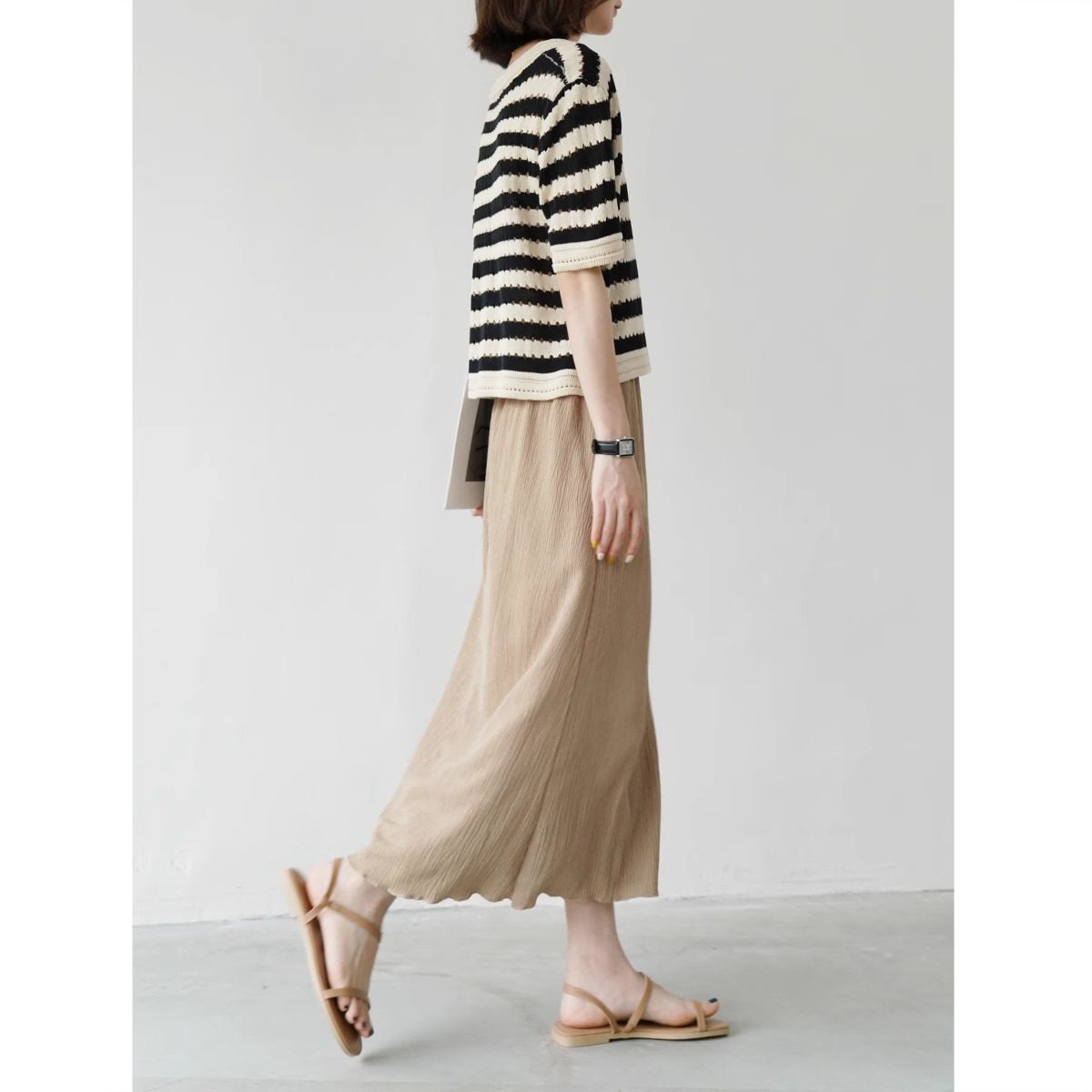 卡其色肌理感半身裙女2025夏季新款覆古褶皱a字裙过膝垂感中长裙