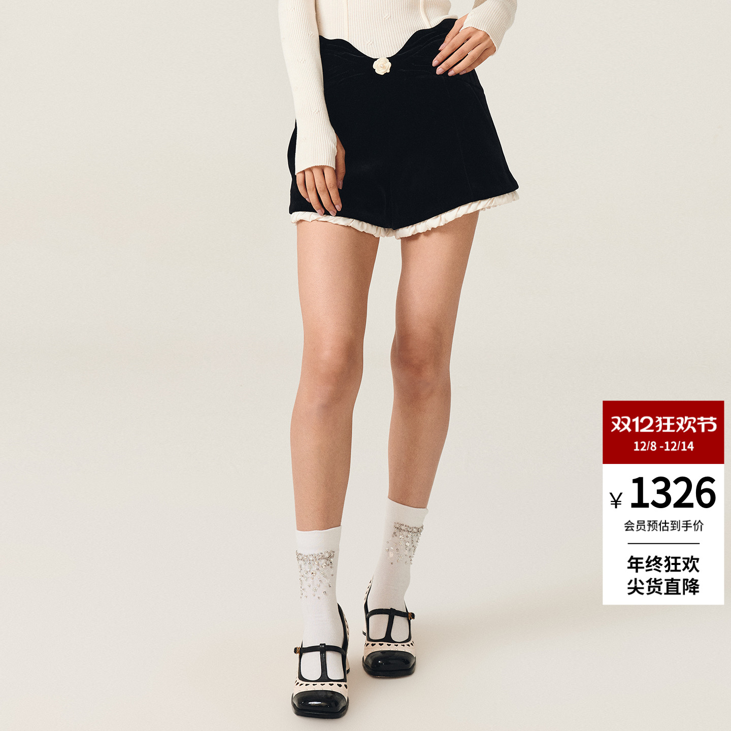 【彭雅琦同款】lefame拉飞姆2025冬季新款收腰花朵扣饰丝绒短裤