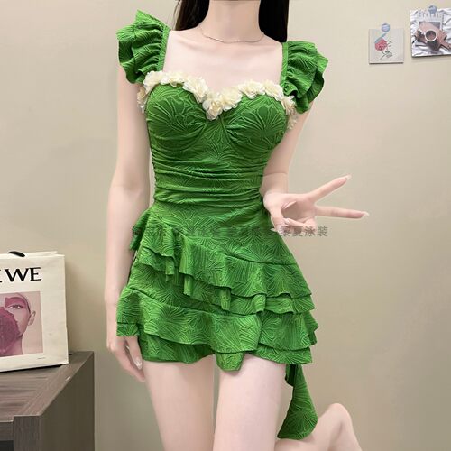 多巴胺绿色体泳衣女夏2026新款裙式带钢托胸垫度假风高级感泡温泉