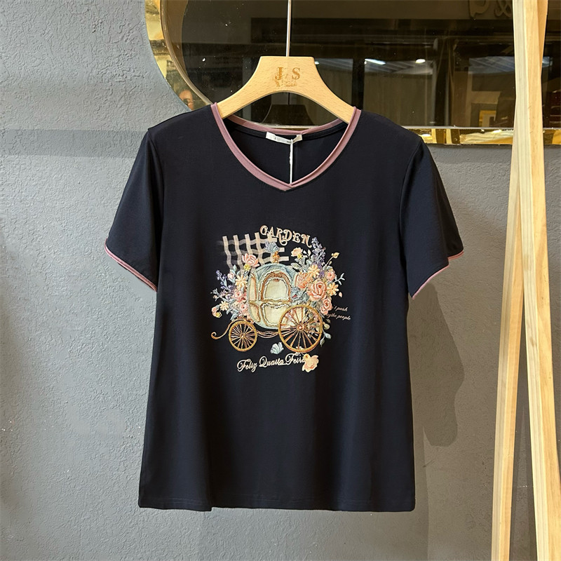 复古马车V领刺绣短袖T恤女减龄
