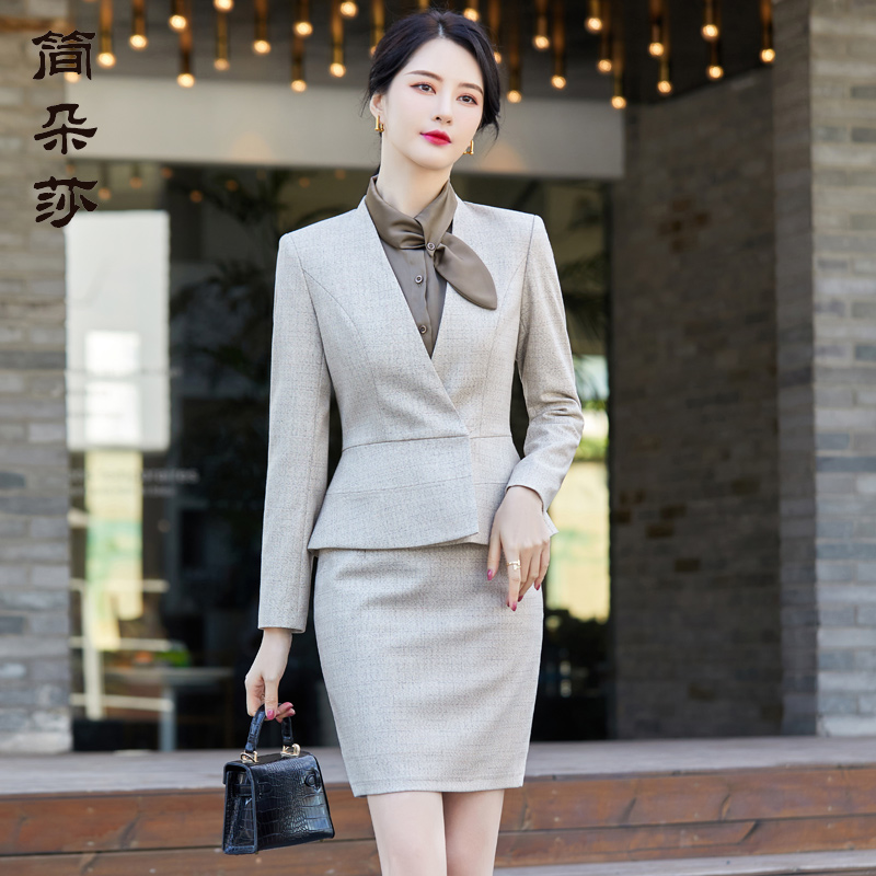 美容院高端酒店前台接待西装正装