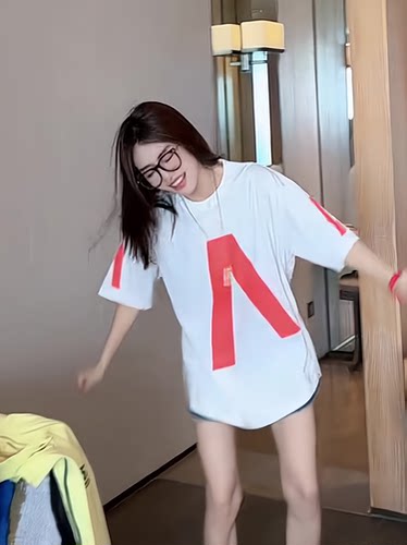 设计感半袖体恤宽松上衣女