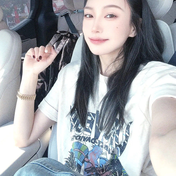 韩国东大门超火短袖T恤女装2026年秋季新款做旧涂鸦拼贴印花上衣