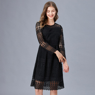 200斤加大码女装圆领气质蕾丝连衣裙欧美镂空优雅长袖春秋中长裙