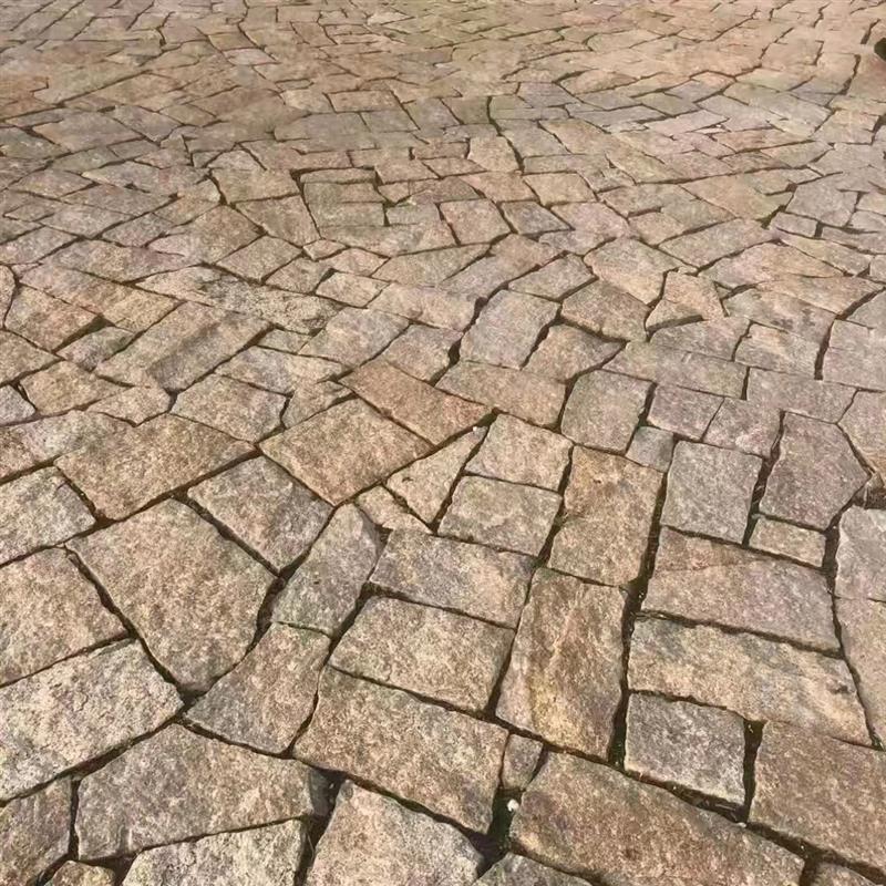 天然老石板黄锈石碎拼不规则花岗岩庭院毛石墙户外广场铺路毛石板