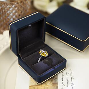 轻奢创意带灯烤漆金边首饰盒项链戒指饰品收纳对戒求婚道具礼物盒