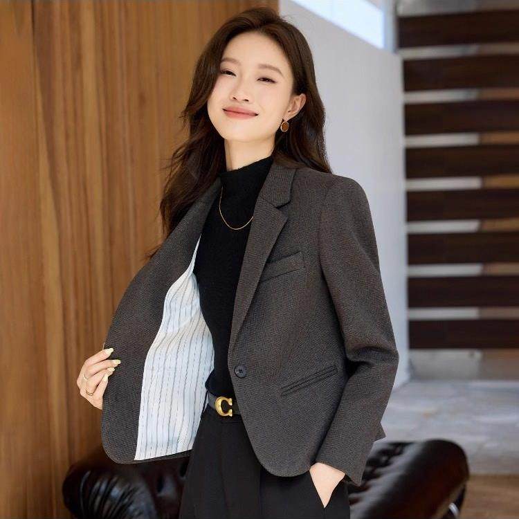 灰色长袖小西装外套女秋冬新款高级感小个子洋气短款休闲西服上衣