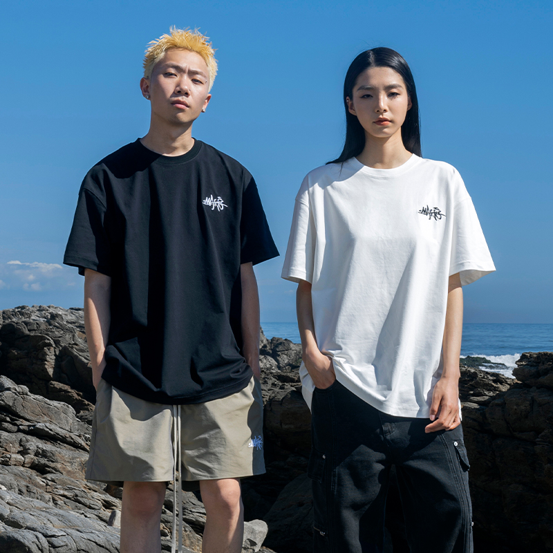 Makemore黑白刺绣logo休闲短袖男