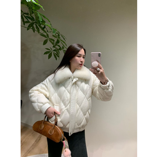 美一MEIYI新国标90白鹅绒软黄金山羊绒领子菱格短款 2色宽松羽绒服