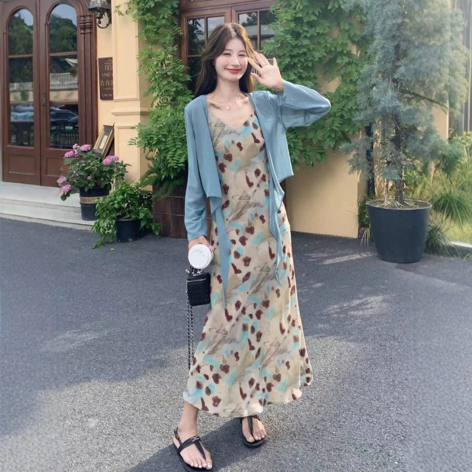 夏季度假风碎花长袖披肩吊带连衣裙女两件套长裙新款显瘦气质裙子
