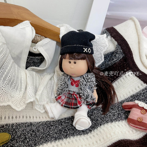 韩系甜酷风贝雷帽娃娃挂件毛毛马甲红格裙公仔少女心背包钥匙挂饰